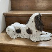 Sculpture of a Springer dog