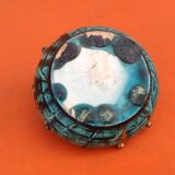 Empty pocke in glazed ceramic