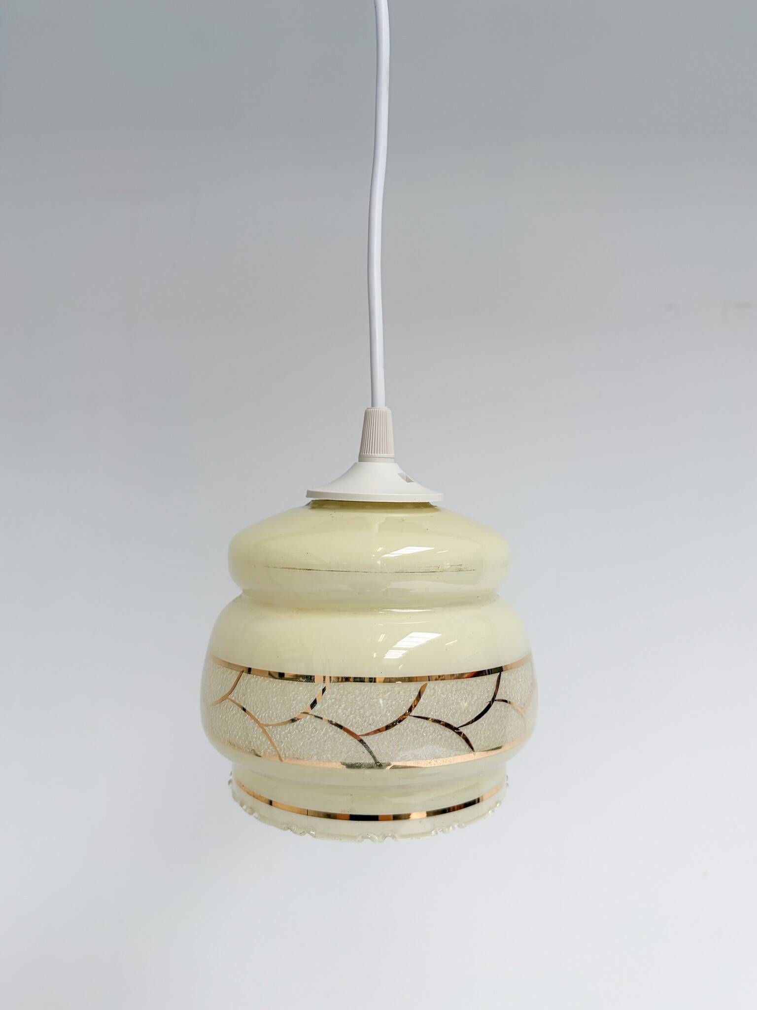 Evoking memories and enjoying a major comeback: this beige-colored glass ce