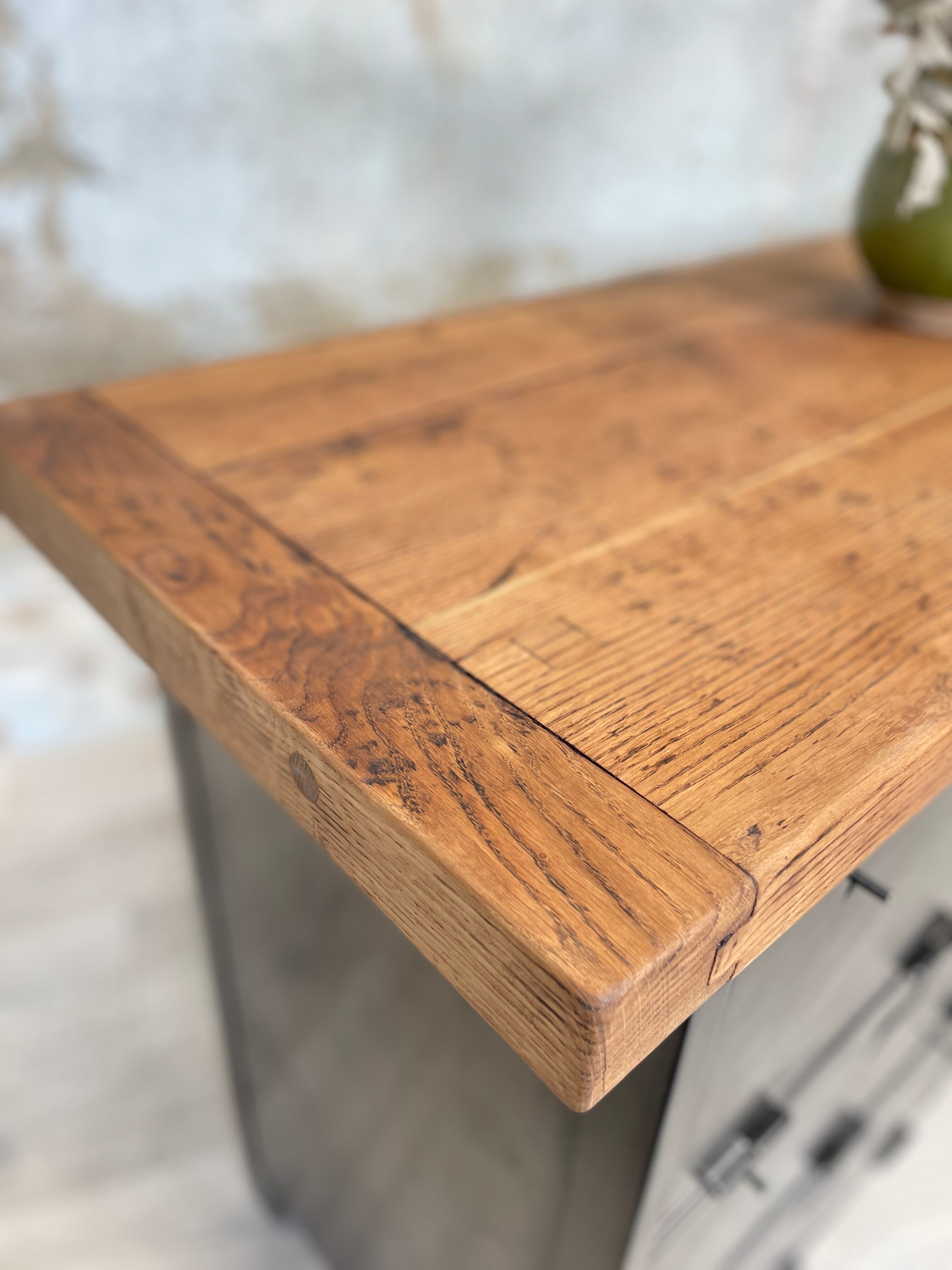 Industrial row in metal and oak.