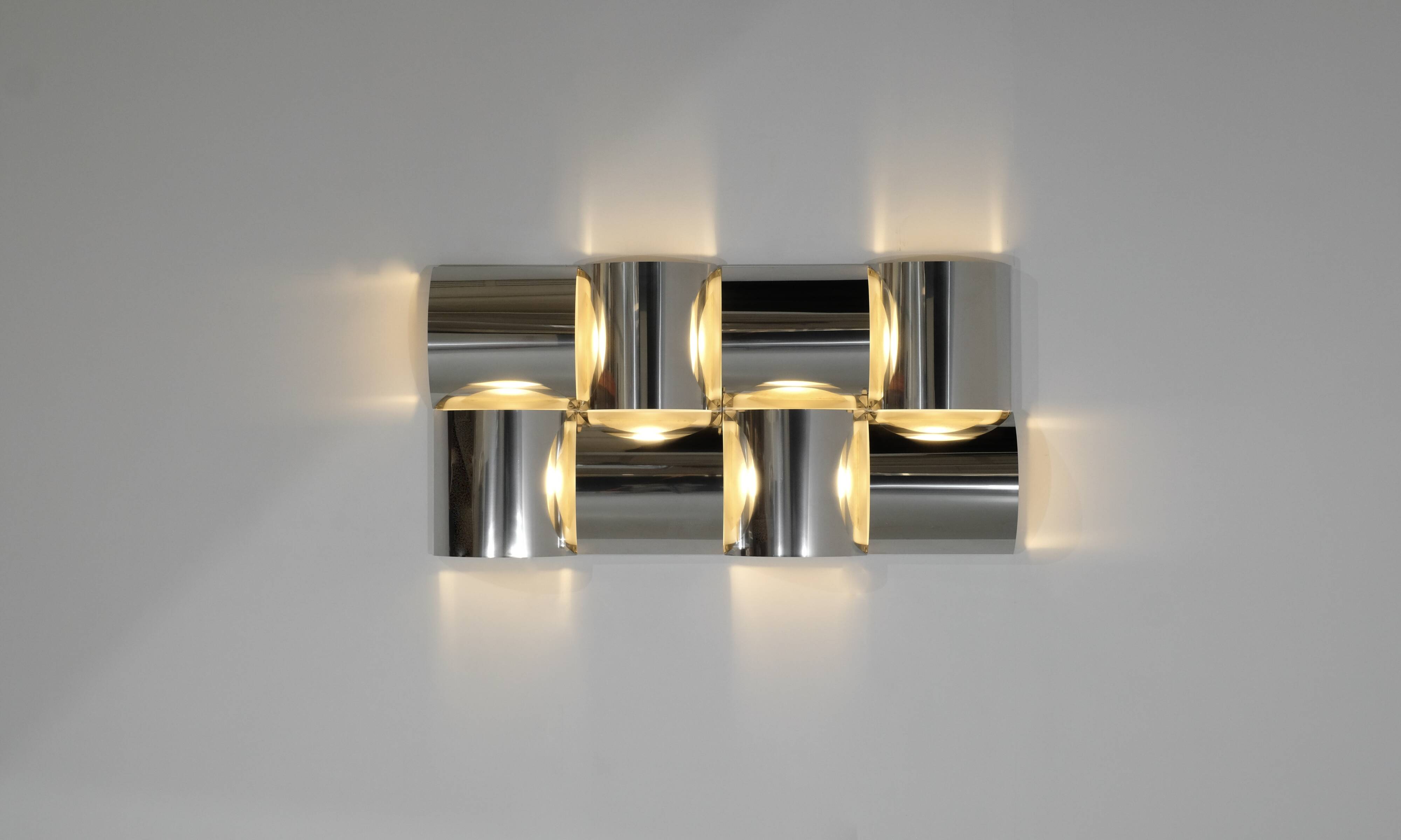 Contemporary wall light in stainless steel and metal.