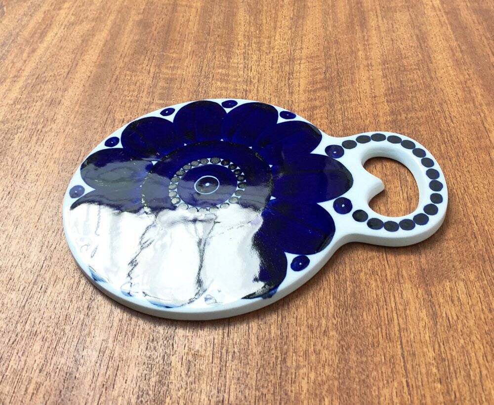Vintage Valencia wall plate design by Ulla Procope for Arabia, Finland.