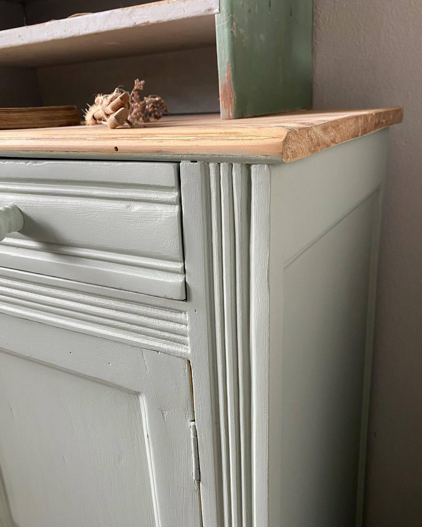 Water green Parisian buffet