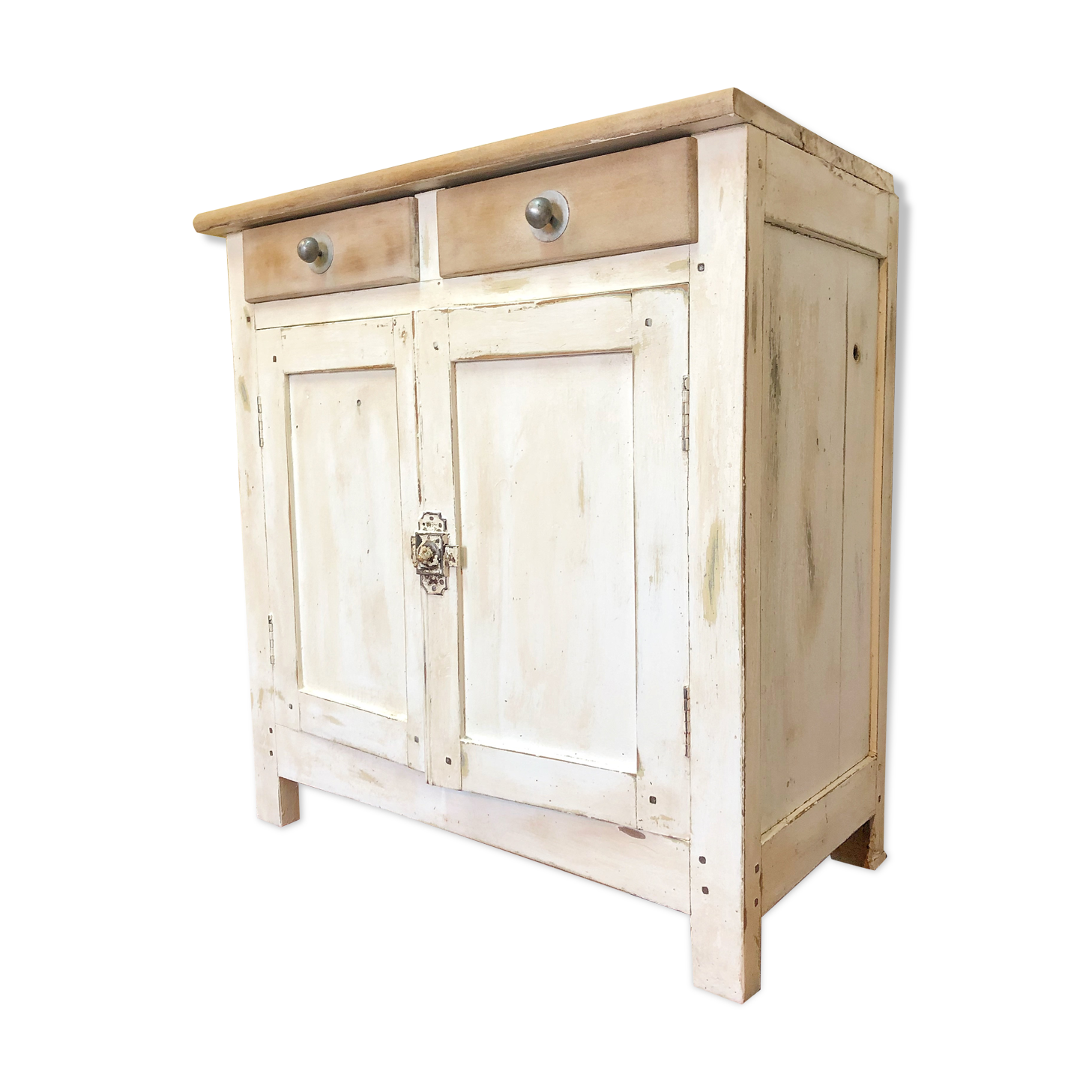 Skated Parisian buffet