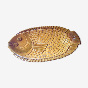 Fish shaped dish