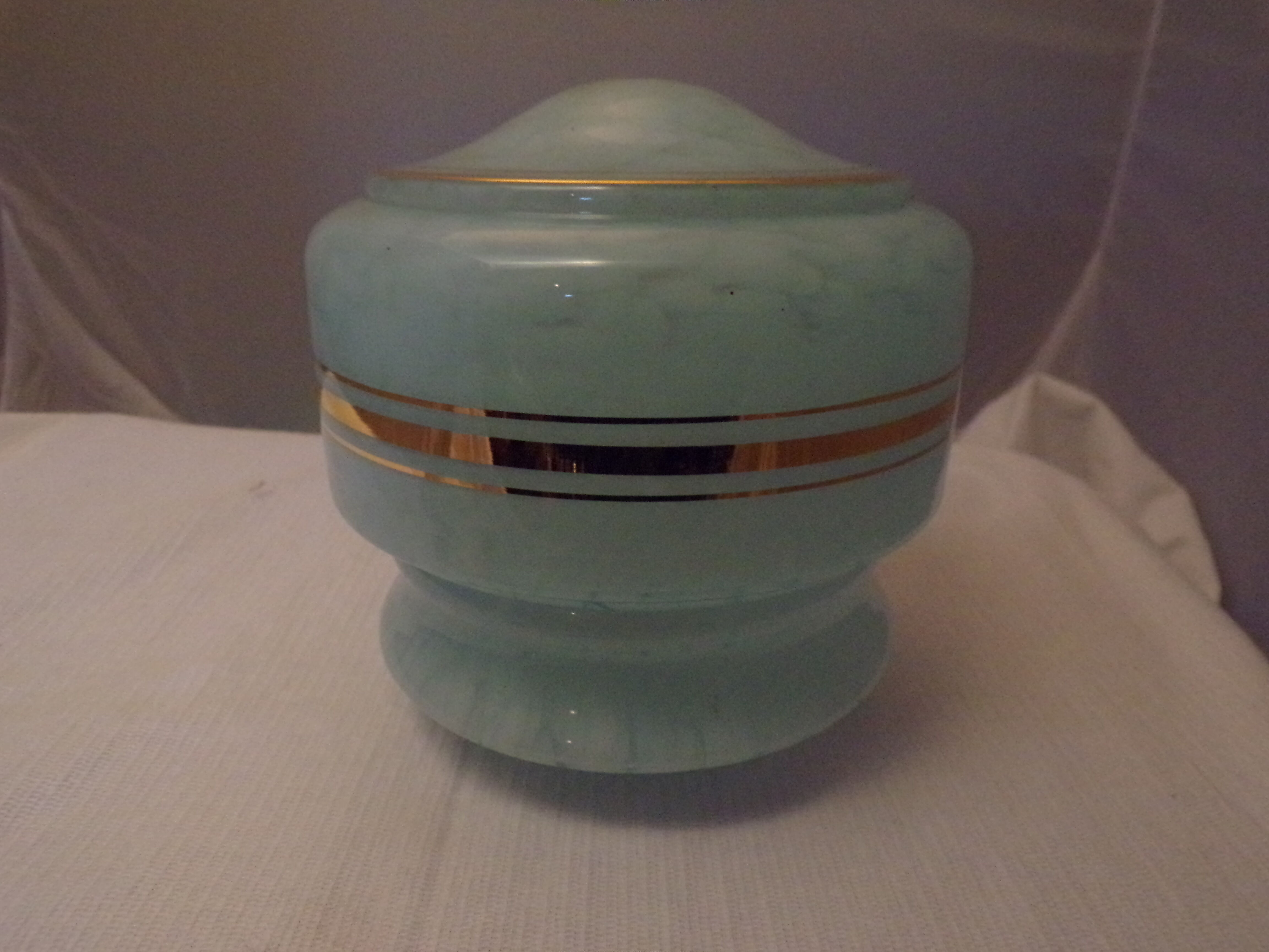 Blue opaline suspension