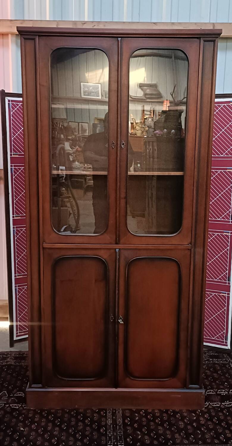 Vaisselier style classique avec partie vitrine