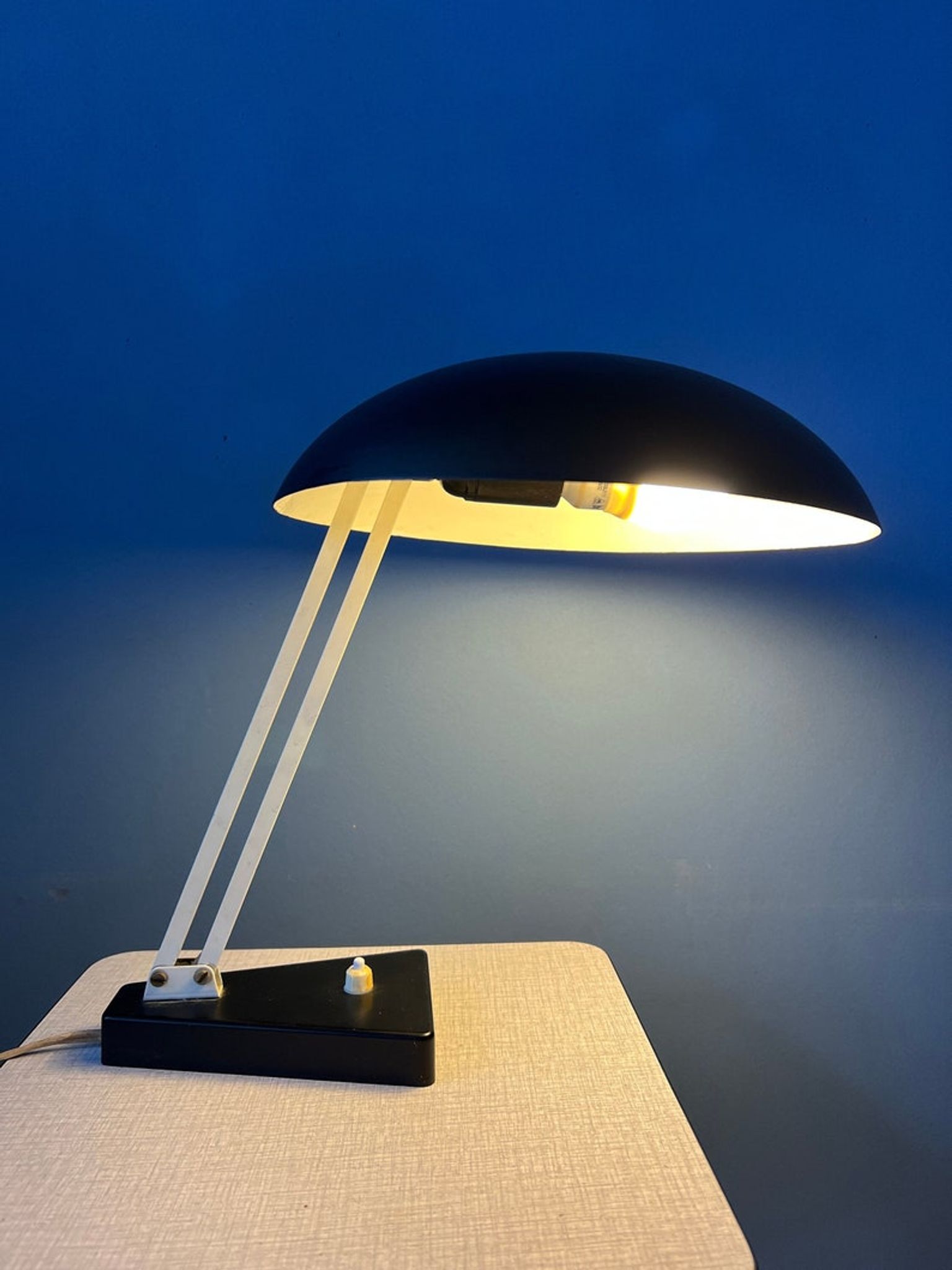 Lampe de bureau flexible vintage noire par Hala
