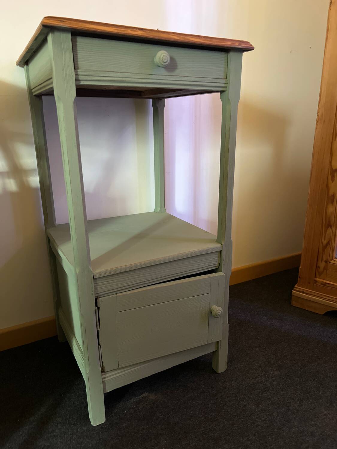 Petit meuble , chevet campagnard