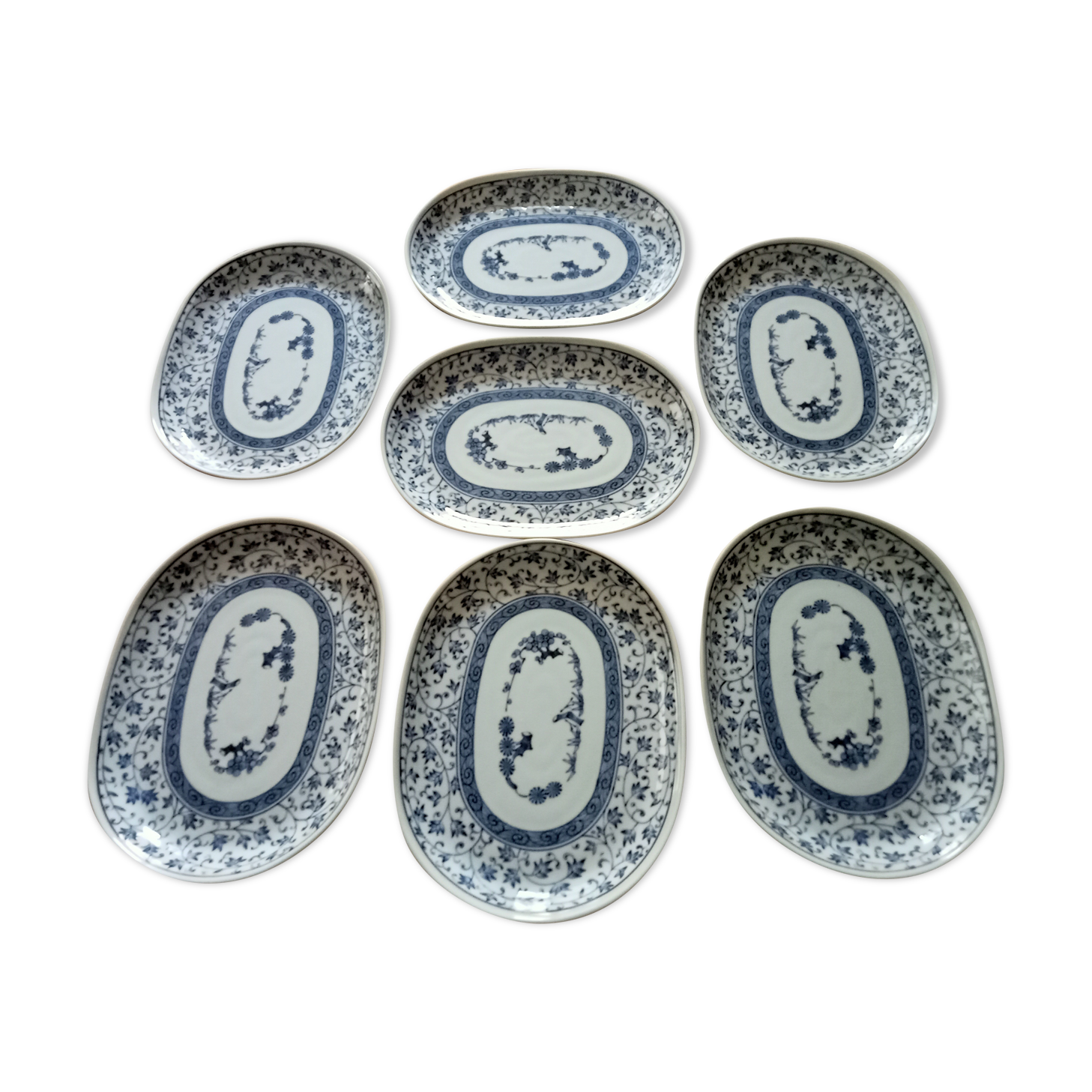 A set of 7 Japanese plates