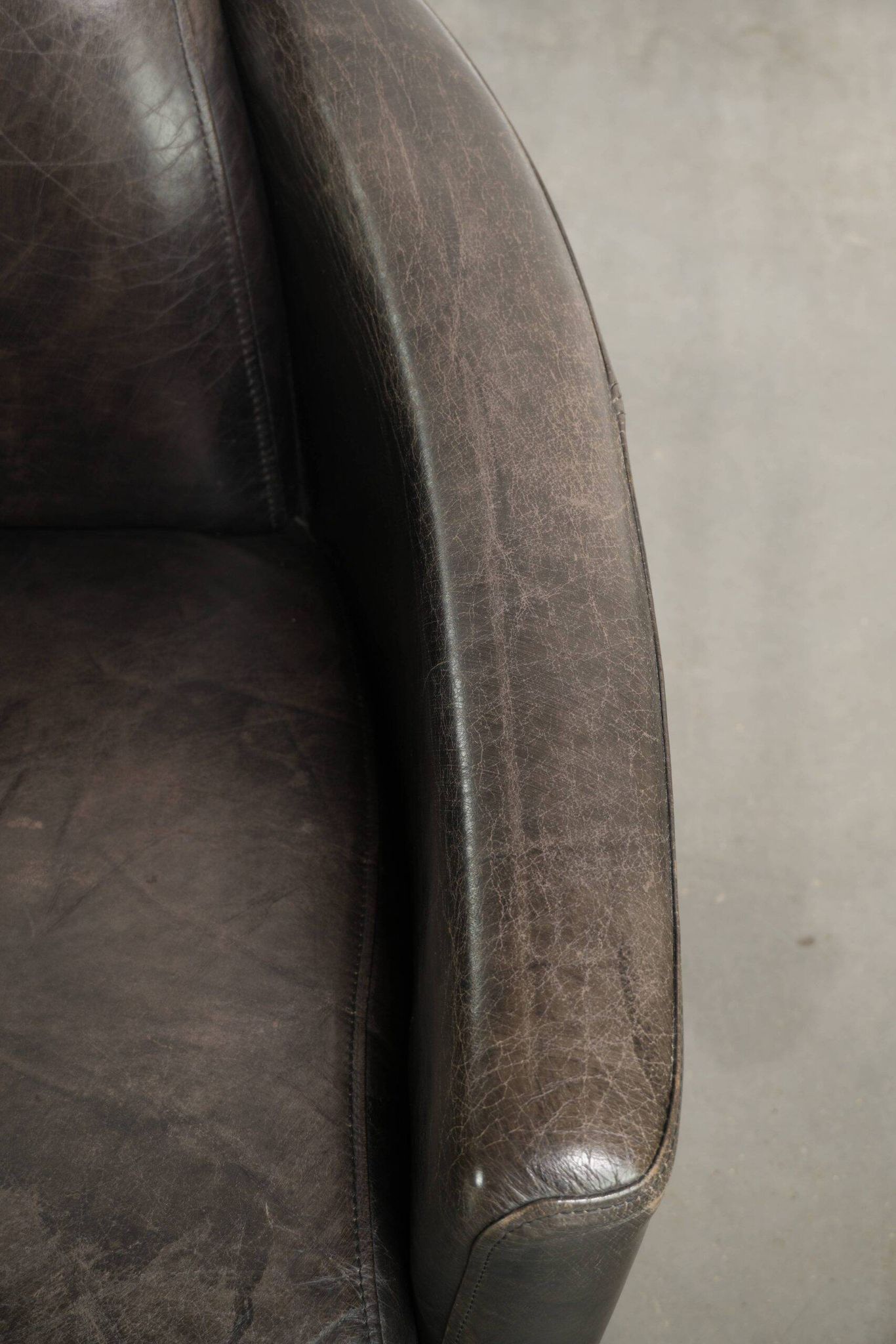 Ensemble vintage de 2 fauteuils en cuir de vachette au design Aviateur.