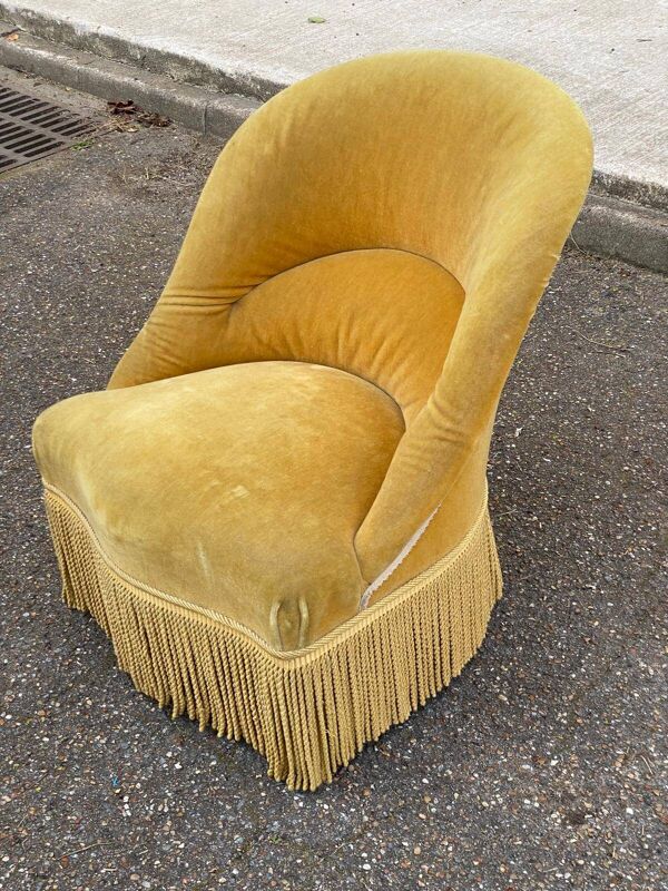 Fauteuil crapaud en velours jaune moutarde du 19ème