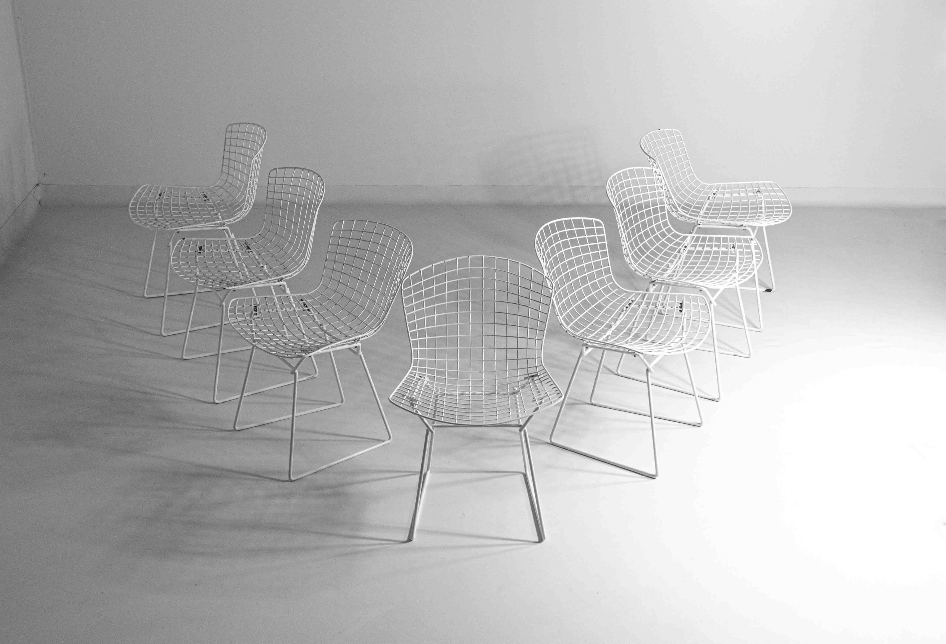 Set of 7 white coated wire chairs by Harry Bertoia for Knoll, 1970s