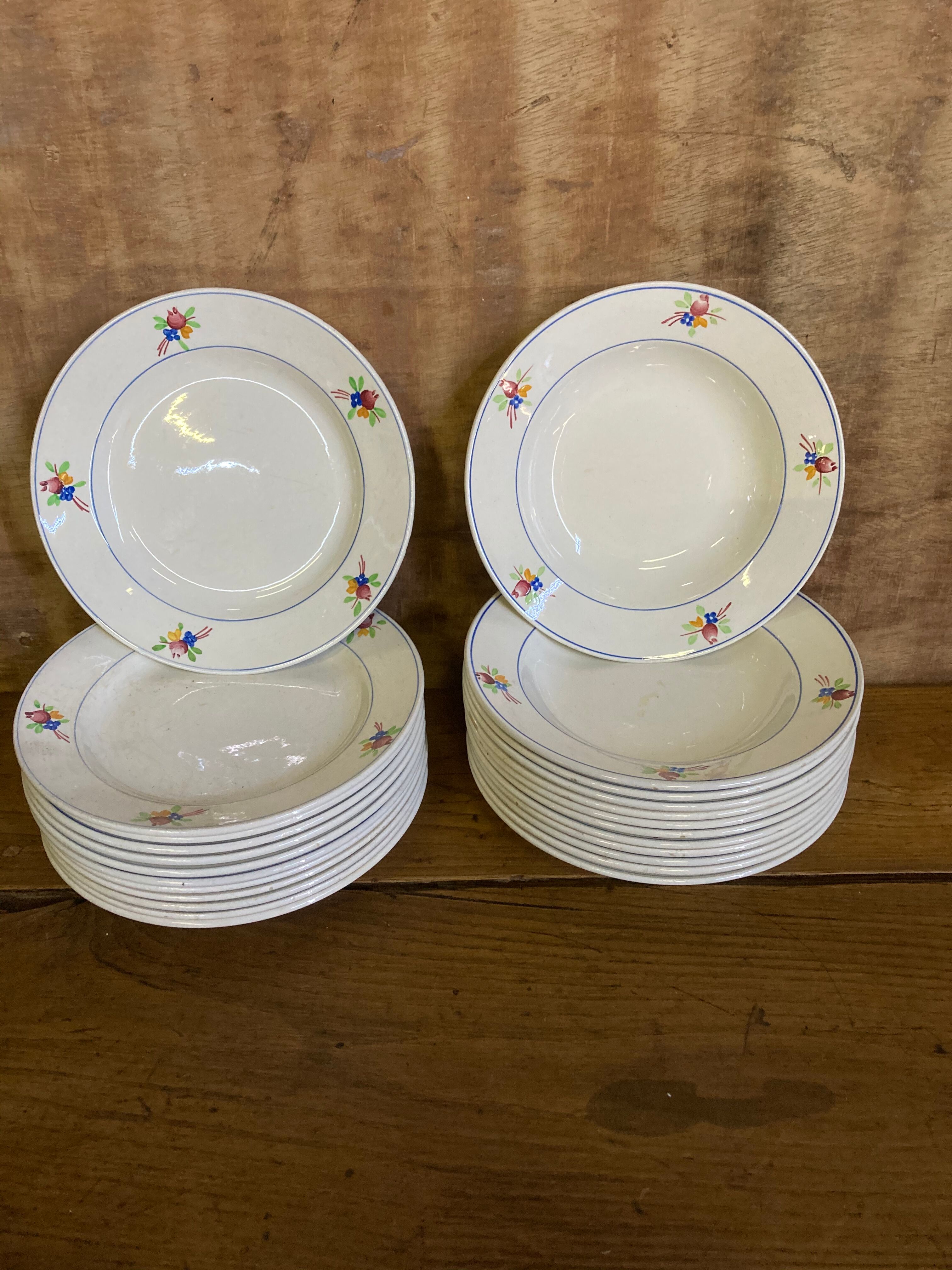 Service flat plates and hollow Gien model Nice.