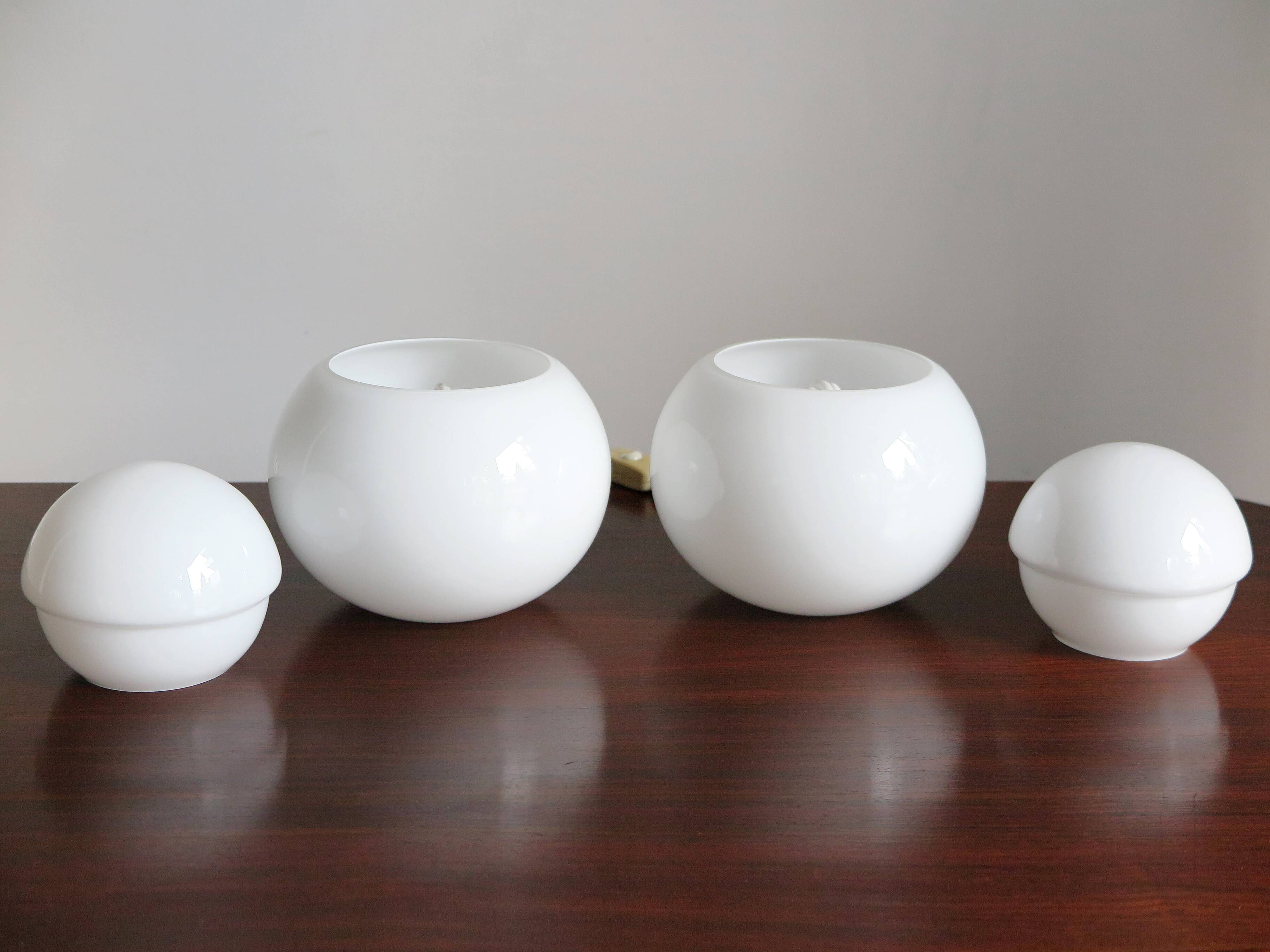 Daruma white glass bedside lamps by Sergio Asti for Candle, 1960s