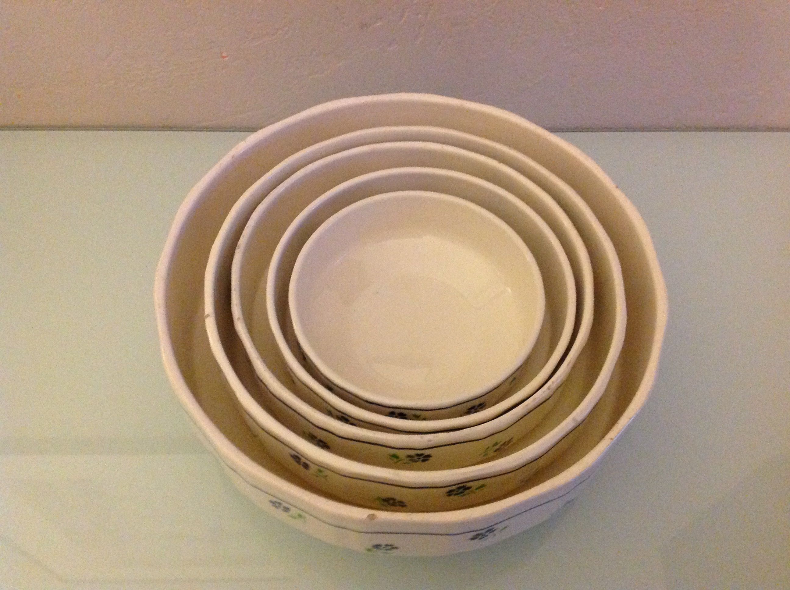 Suite of five salad bowls decor Claudius des faienceries de Badonviller, 50/60