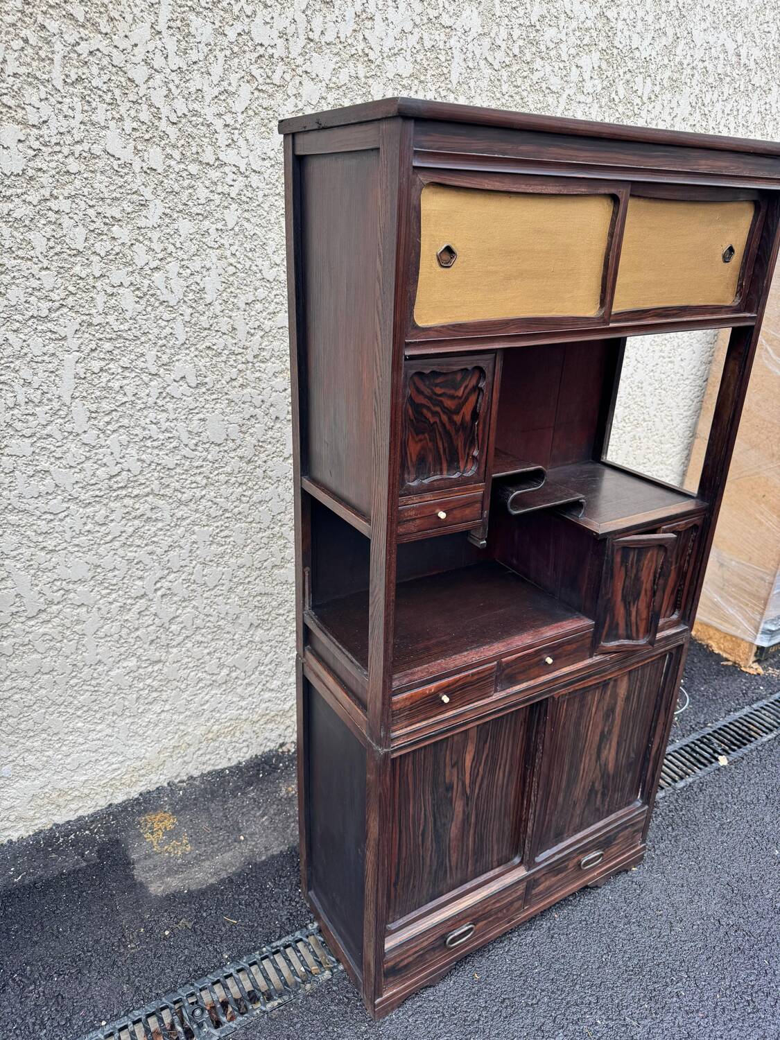 Elégant cabinet en deux corps typique style japonais, vers les années