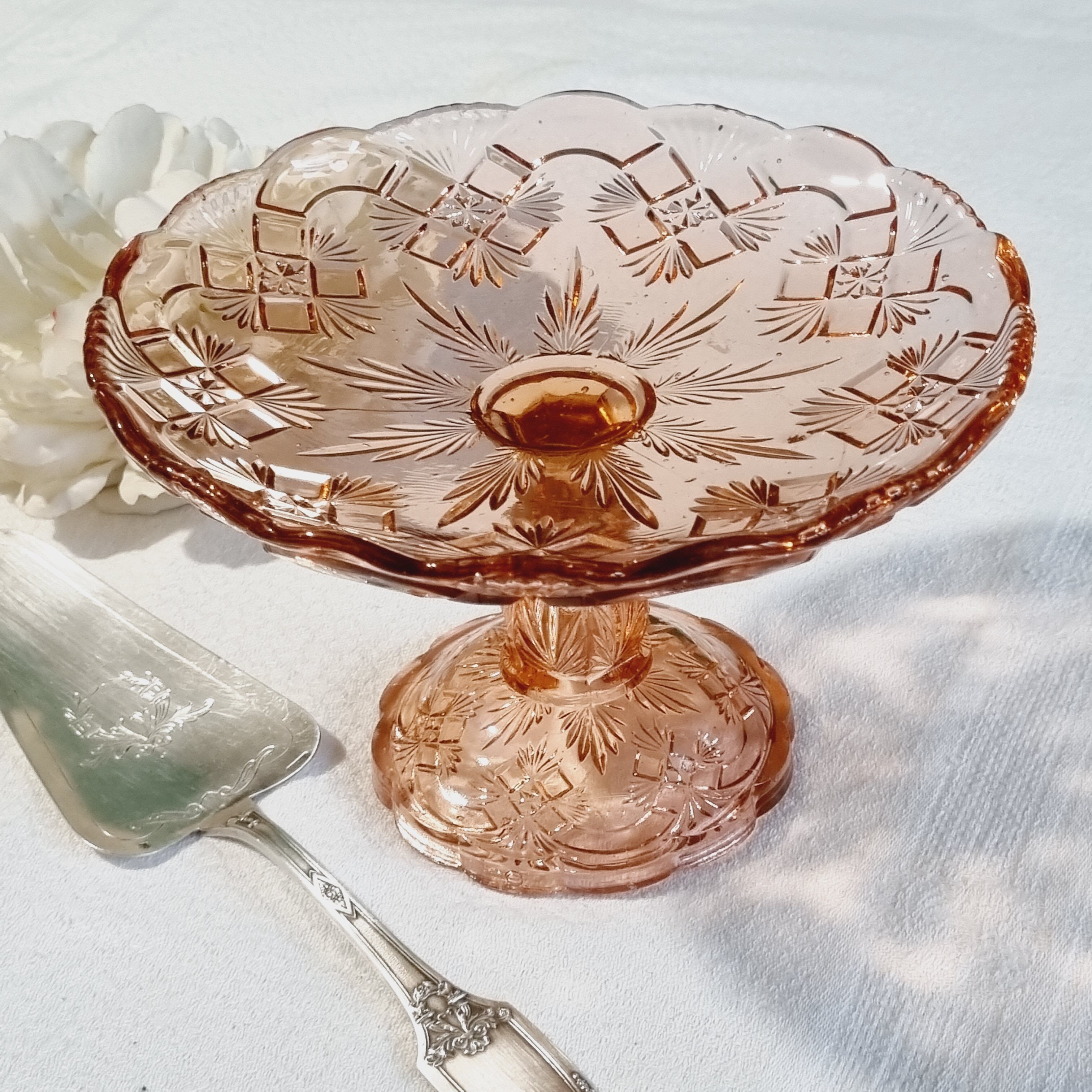 Flat on pink glass piedouche SV