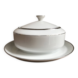 Porcelain sauce boat
