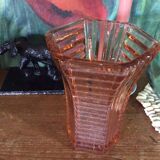 Vase en verre rose
