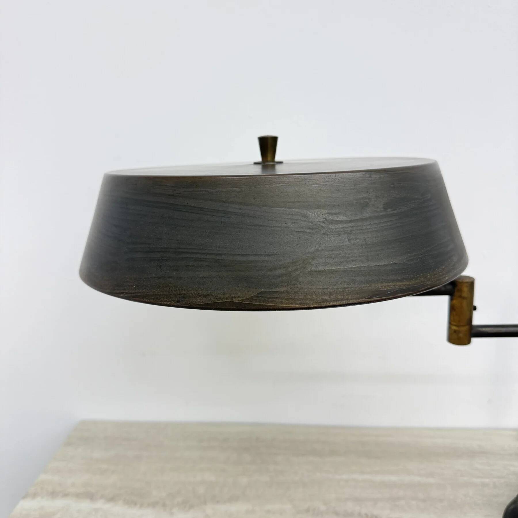 Mid-century Italian brass table desk lamp with pantograph arm, 1940s