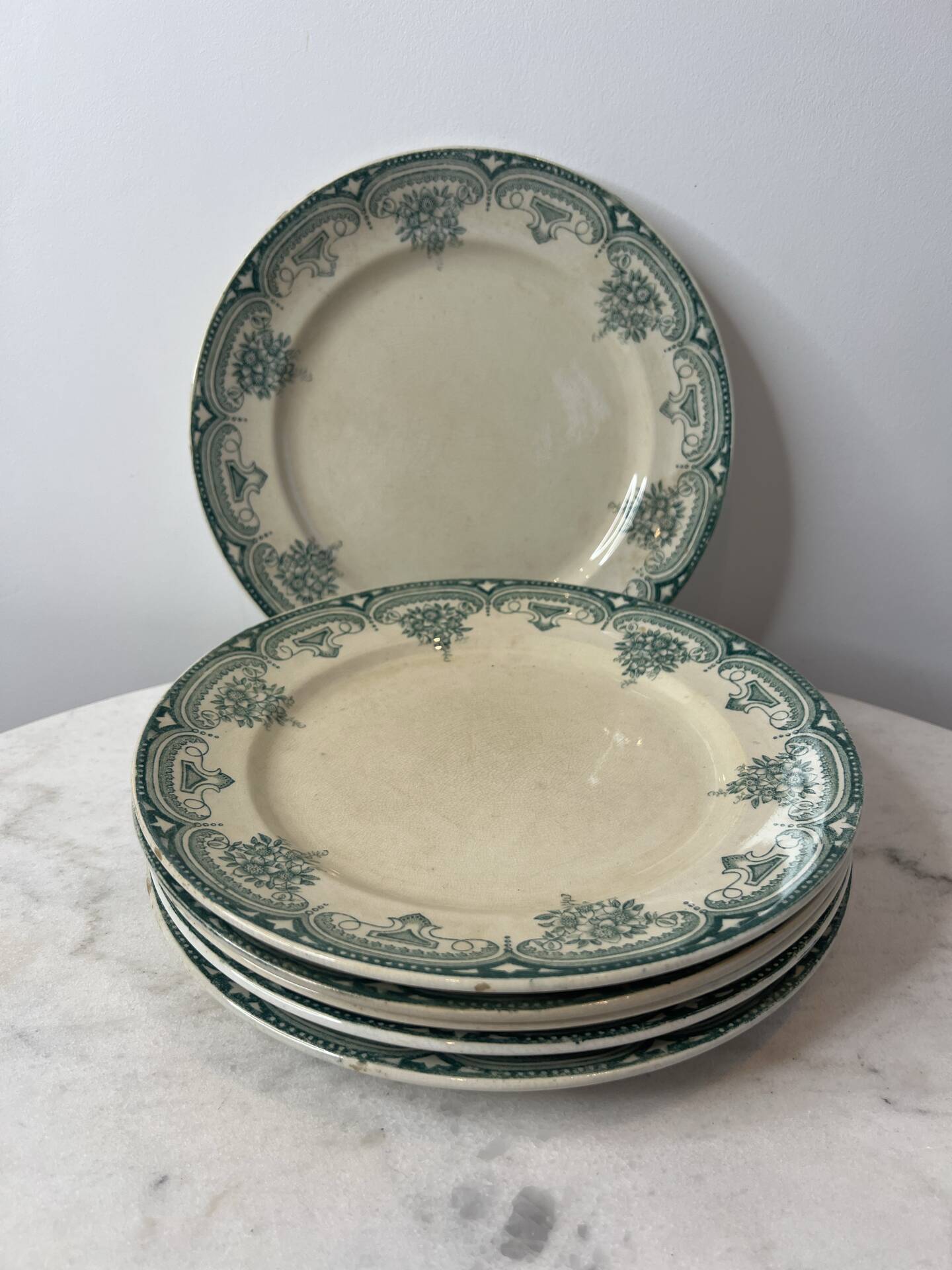 Set of 6 flat plates, ironstone Narcisses Onnaing.