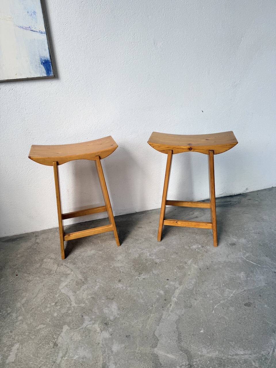 Scandinavian pine stools with Japanese inspiration.