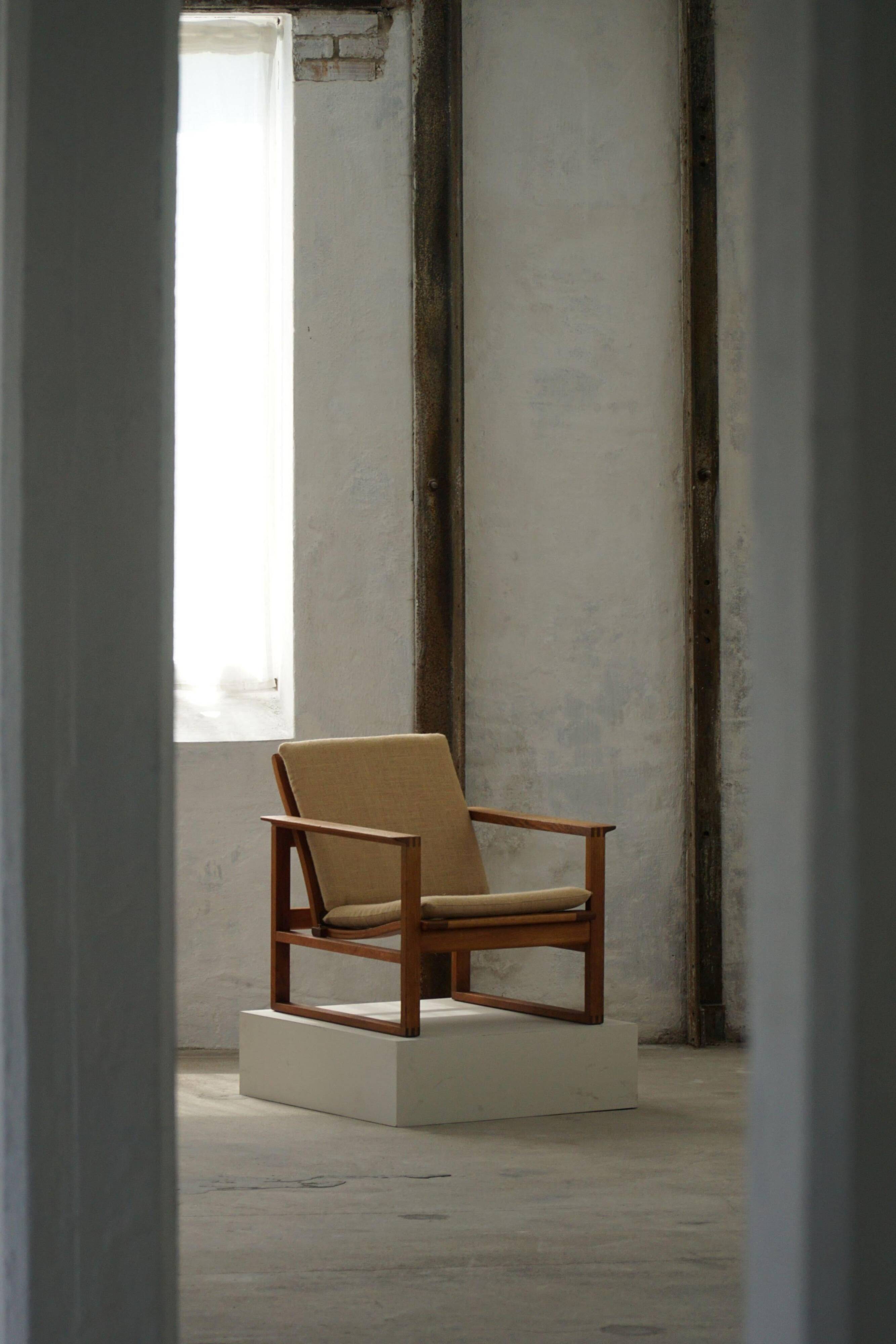Børge Mogensen, a pair of BM2256 lounge chairs in oak and jute, Denmark, 1960s.