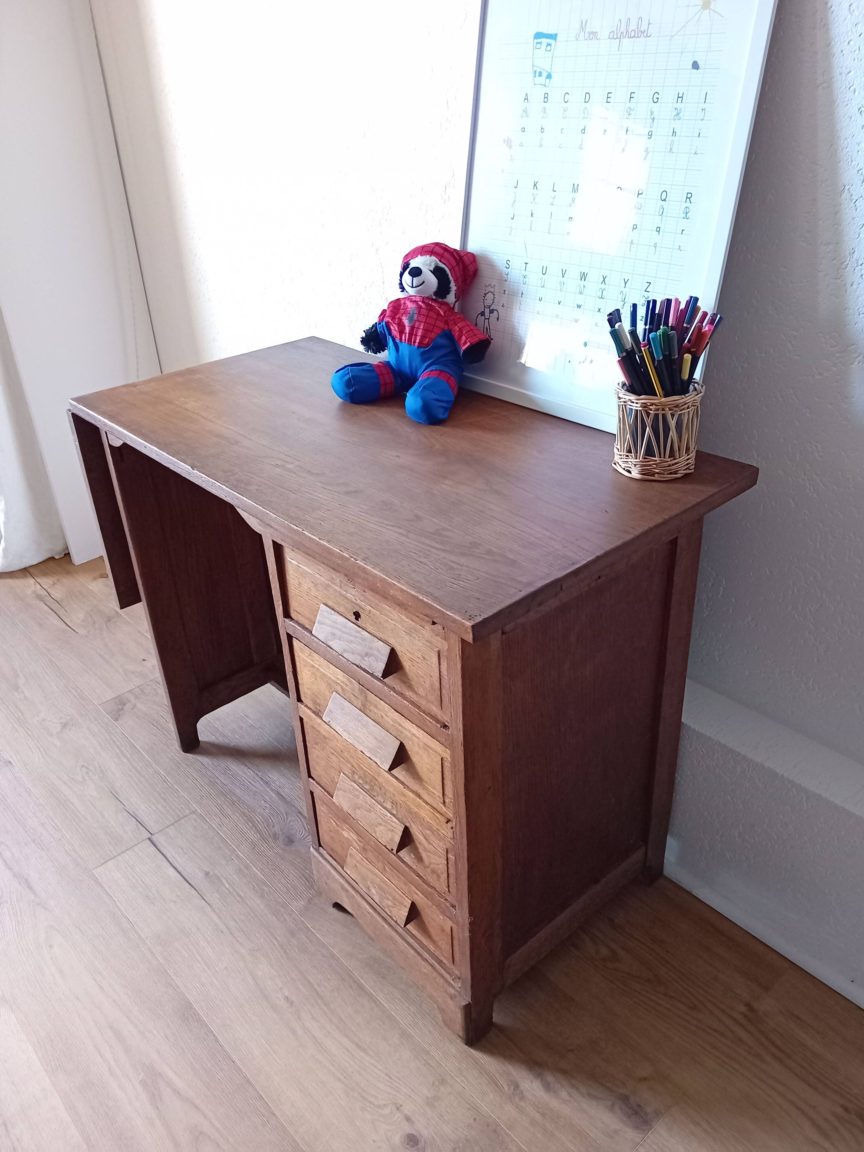 Children's desk