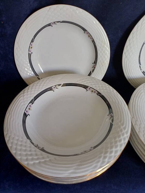 Set of 14 fine porcelain pieces - China Pearl "Alexandrite"