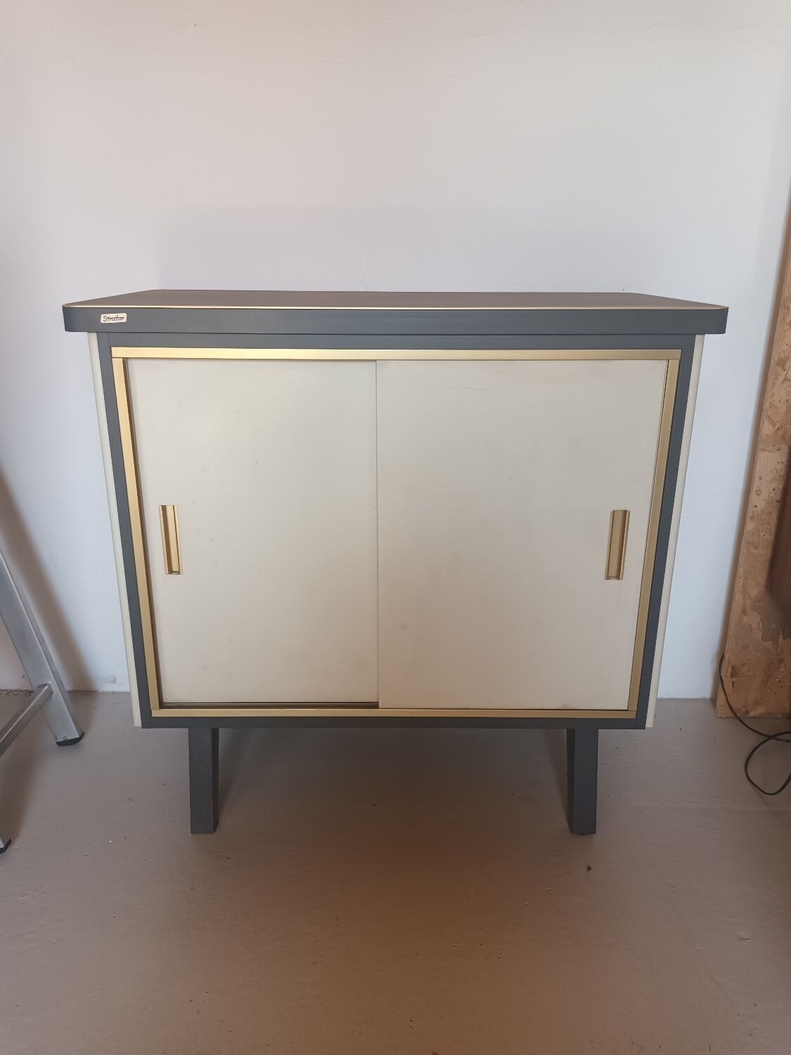 Small Strafor sideboard