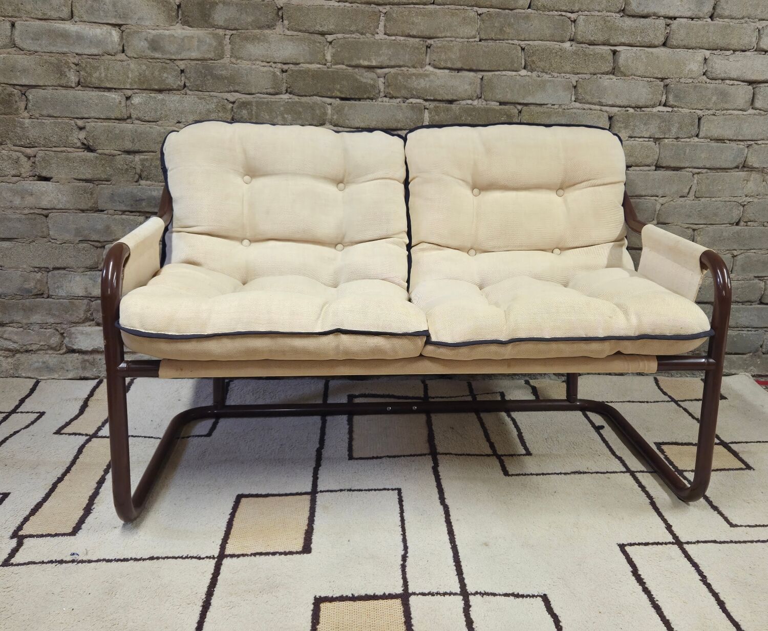 Tubular two-seater bench from the 1970s.