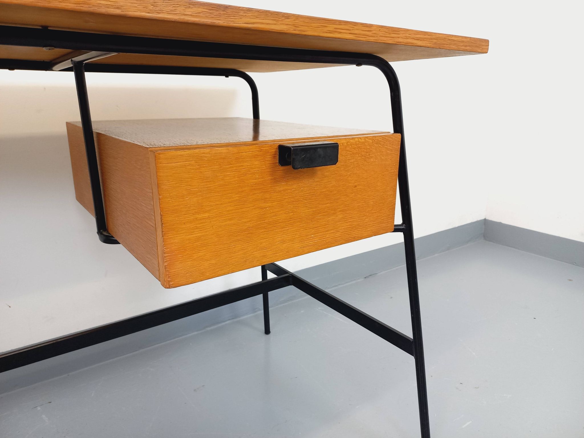 Pierre Paulin vintage modernist desk in oak wood and black metal