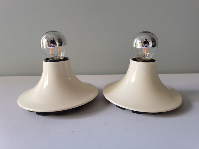 Pair of wall lamps Artemide "Teti" Vico Magistretti