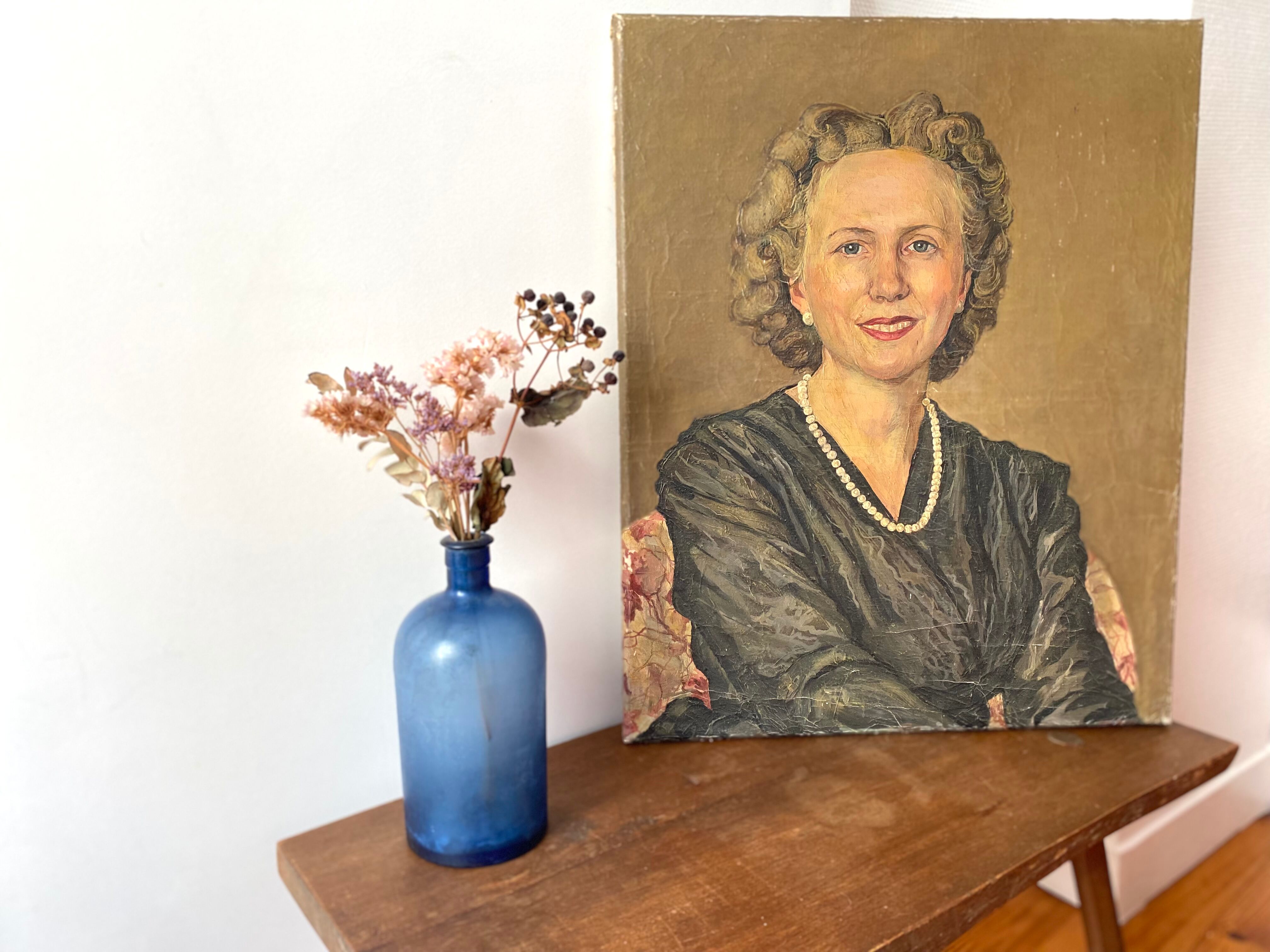 Oil portrait on canvas of an elegant vintage woman 50s