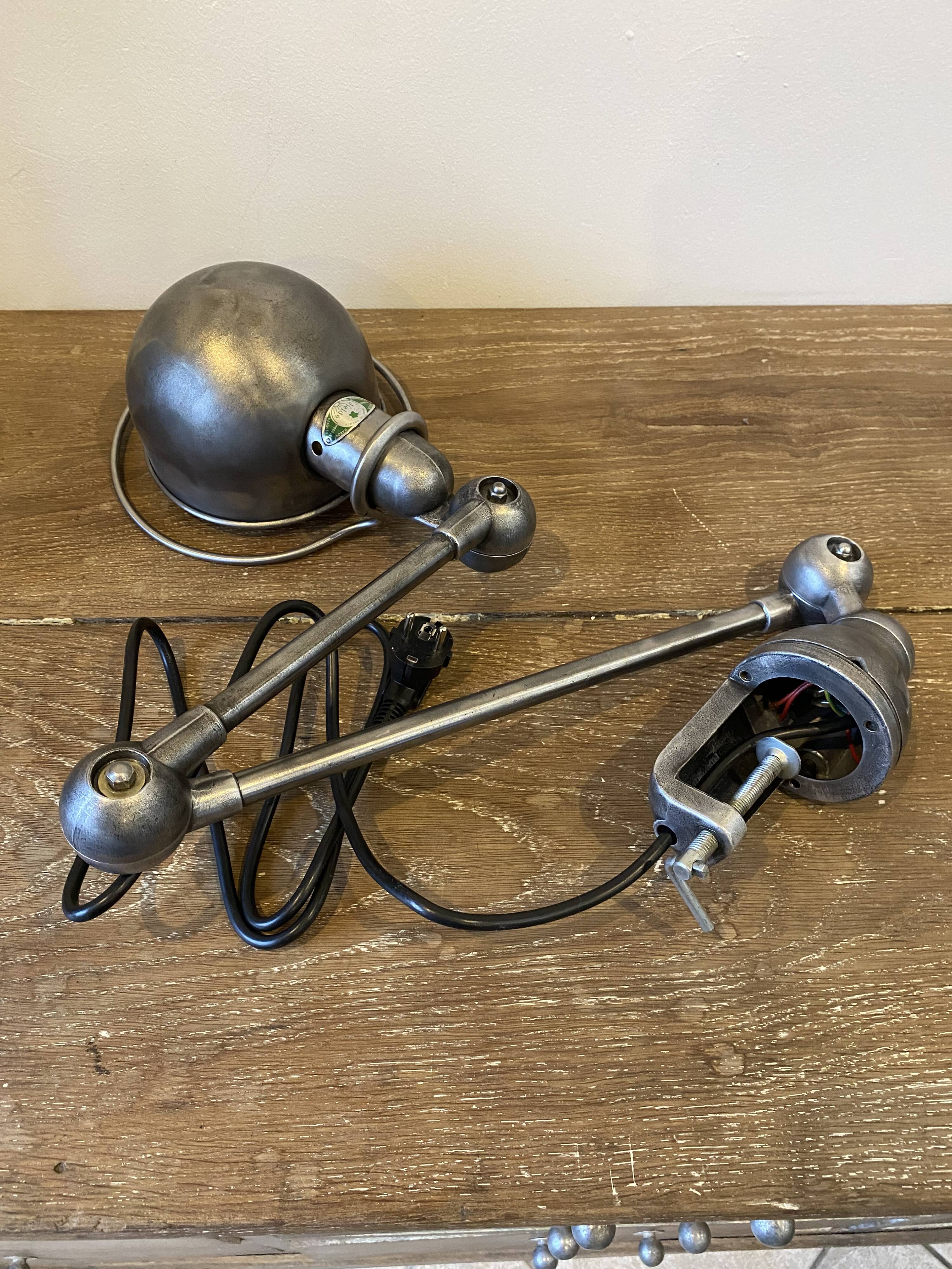 Jieldé desk lamp with 2 arms of 40cm and 25cm with a clamp base.