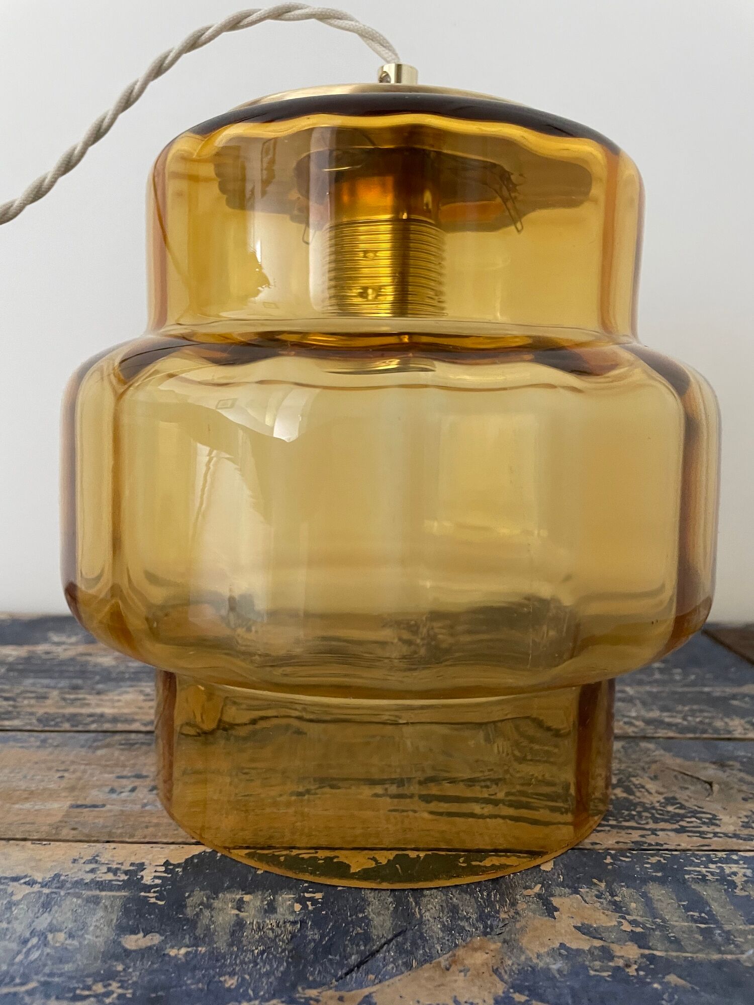 Vintage suspension lamp in electrified amber glass to nine