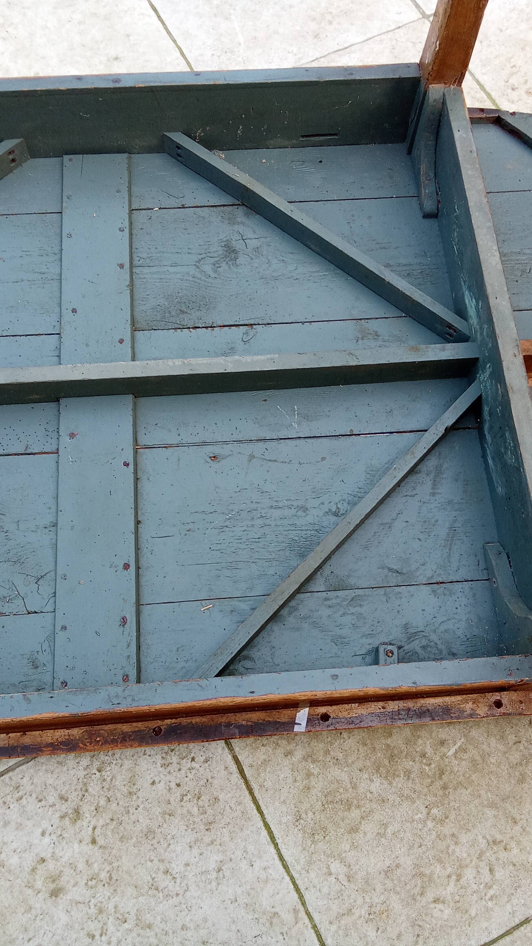 Old oval farm table 2m42