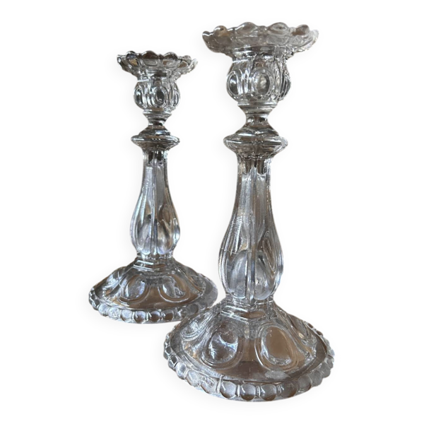 Paire de bougeoirs anciens en verre moulé, fin du XXe siècle — Beyit