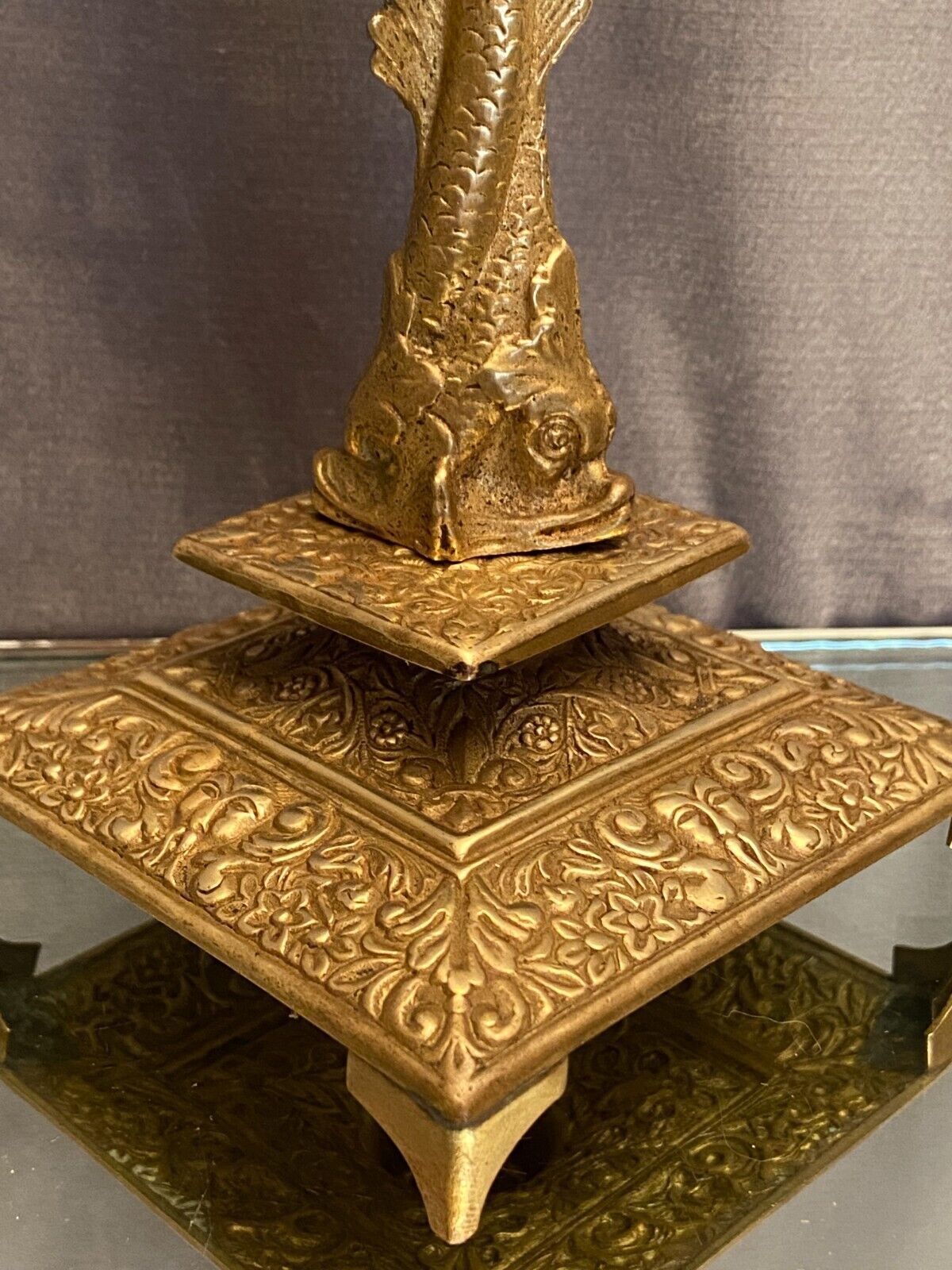 Lamp foot XIXth Louis XIV with stylized dauphin mounted in lamp without transformation