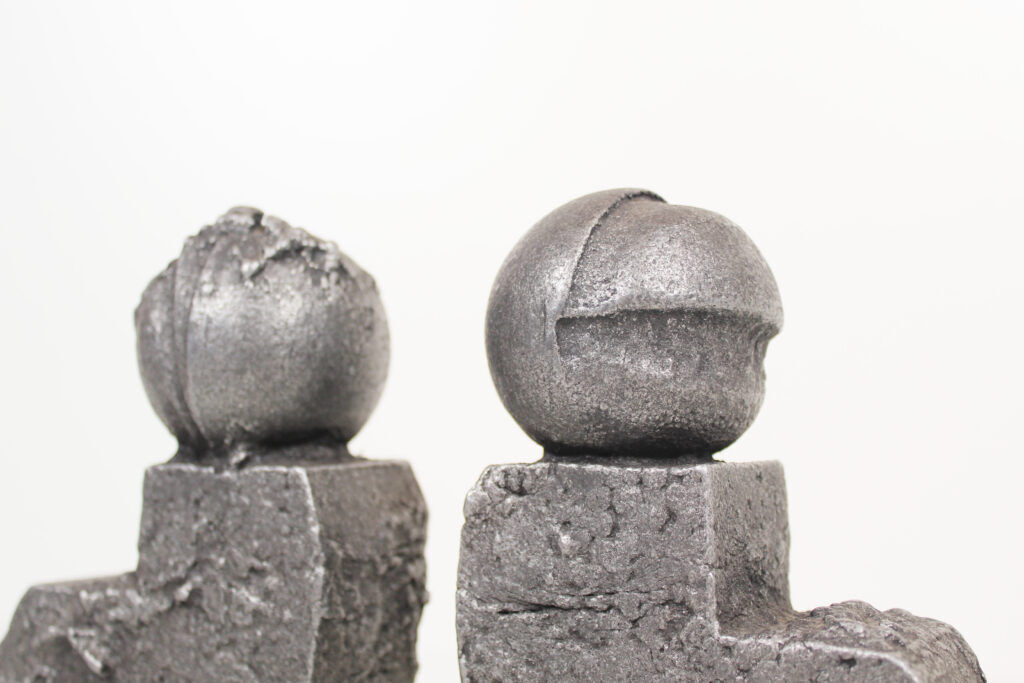 Ensemble de serre-livres en aluminium coulé brutaliste par Willy Ceysens, Belgique, années 1980.