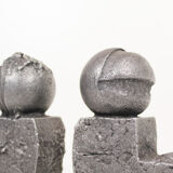 Ensemble de serre-livres en aluminium coulé brutaliste par Willy Ceysens, Belgique, années 1980.