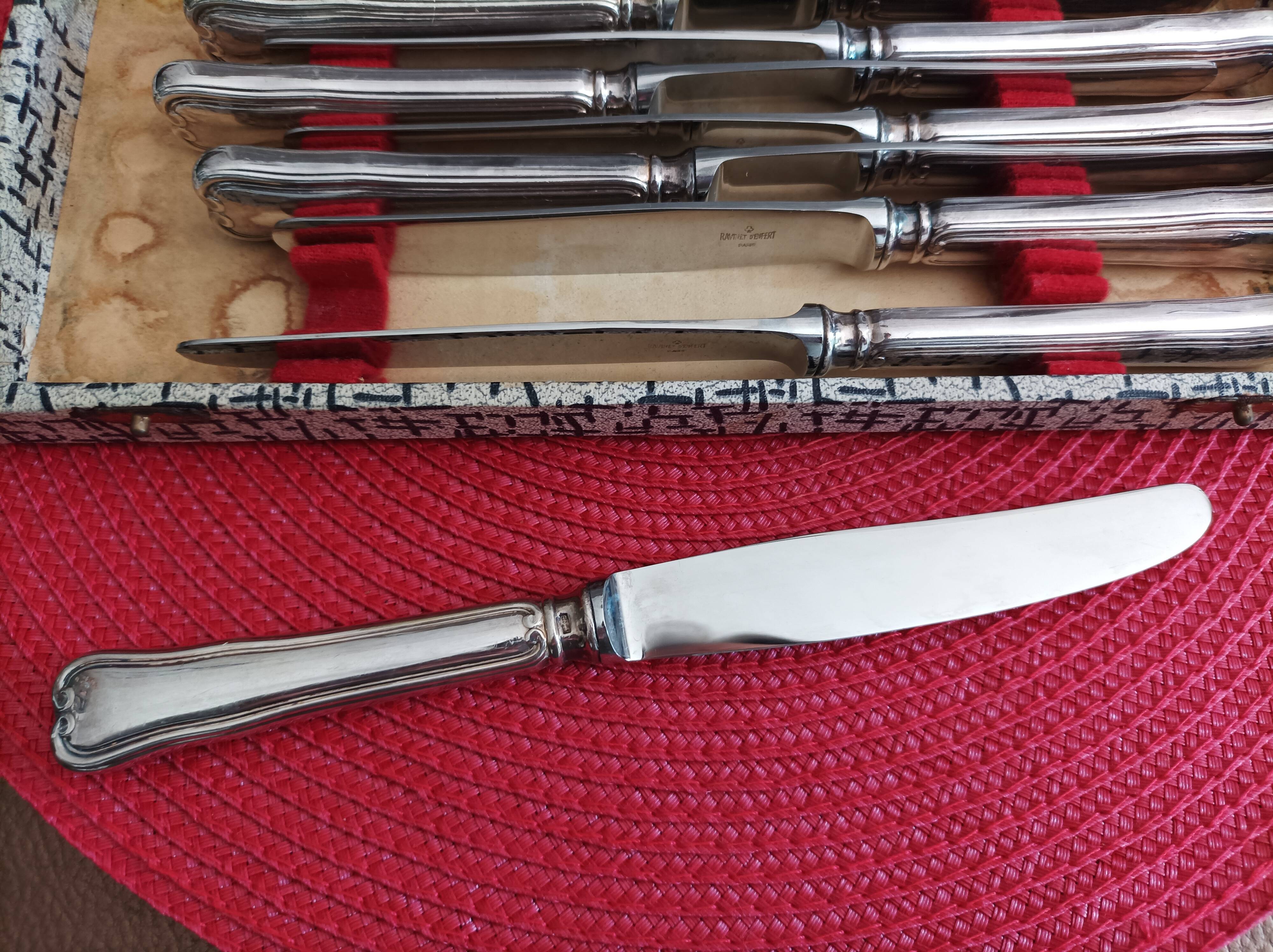 Set of 12 small knives in silver metal and stainless steel from the Ravinet d'Enfer Paris brand