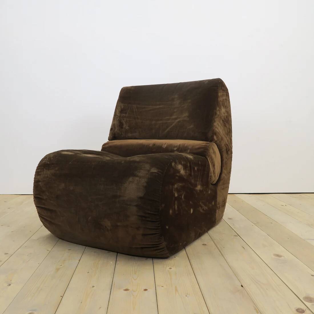Italian velvet lounge chair, 1970s
