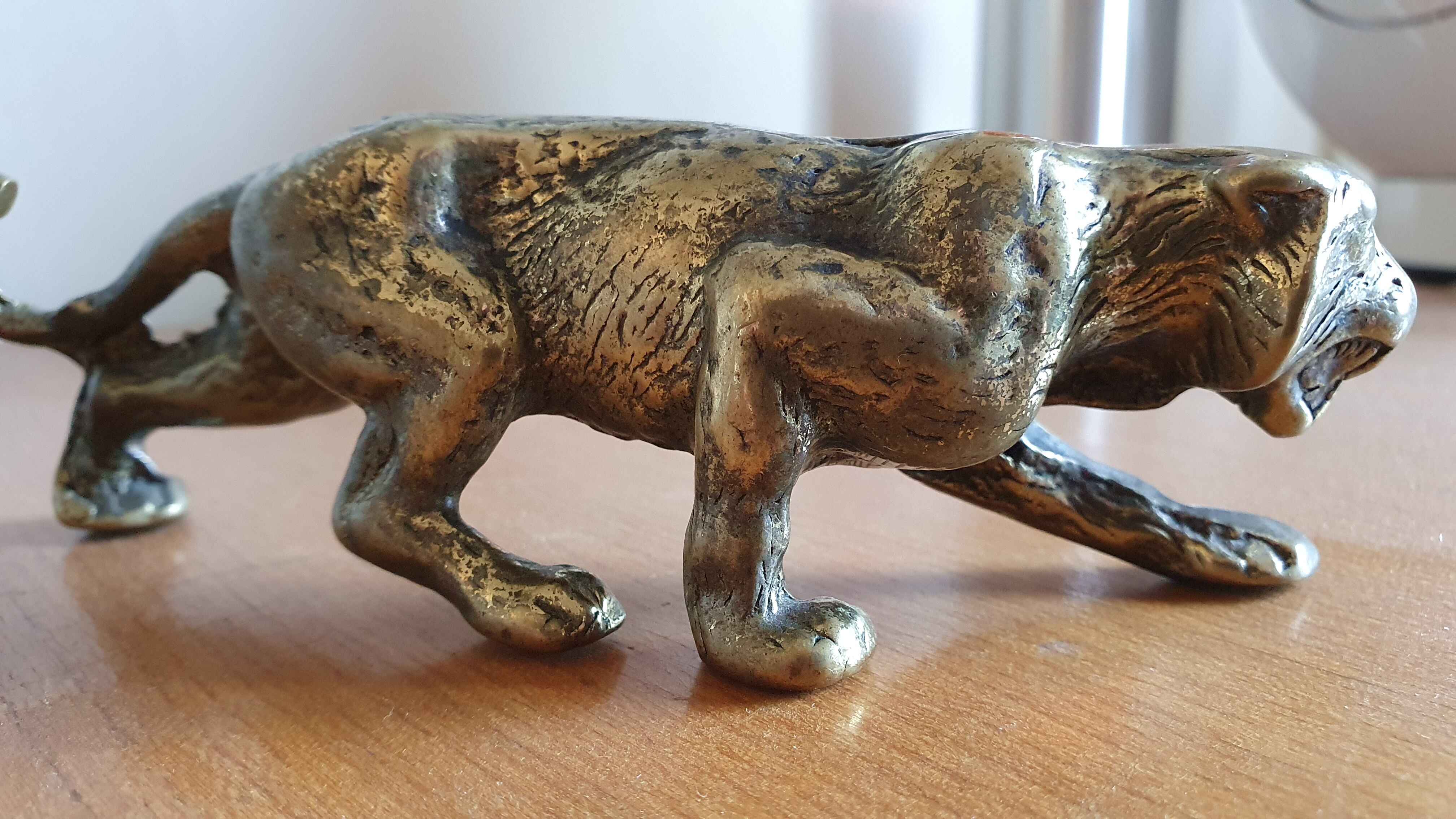 Statuette paper press panthère 70s