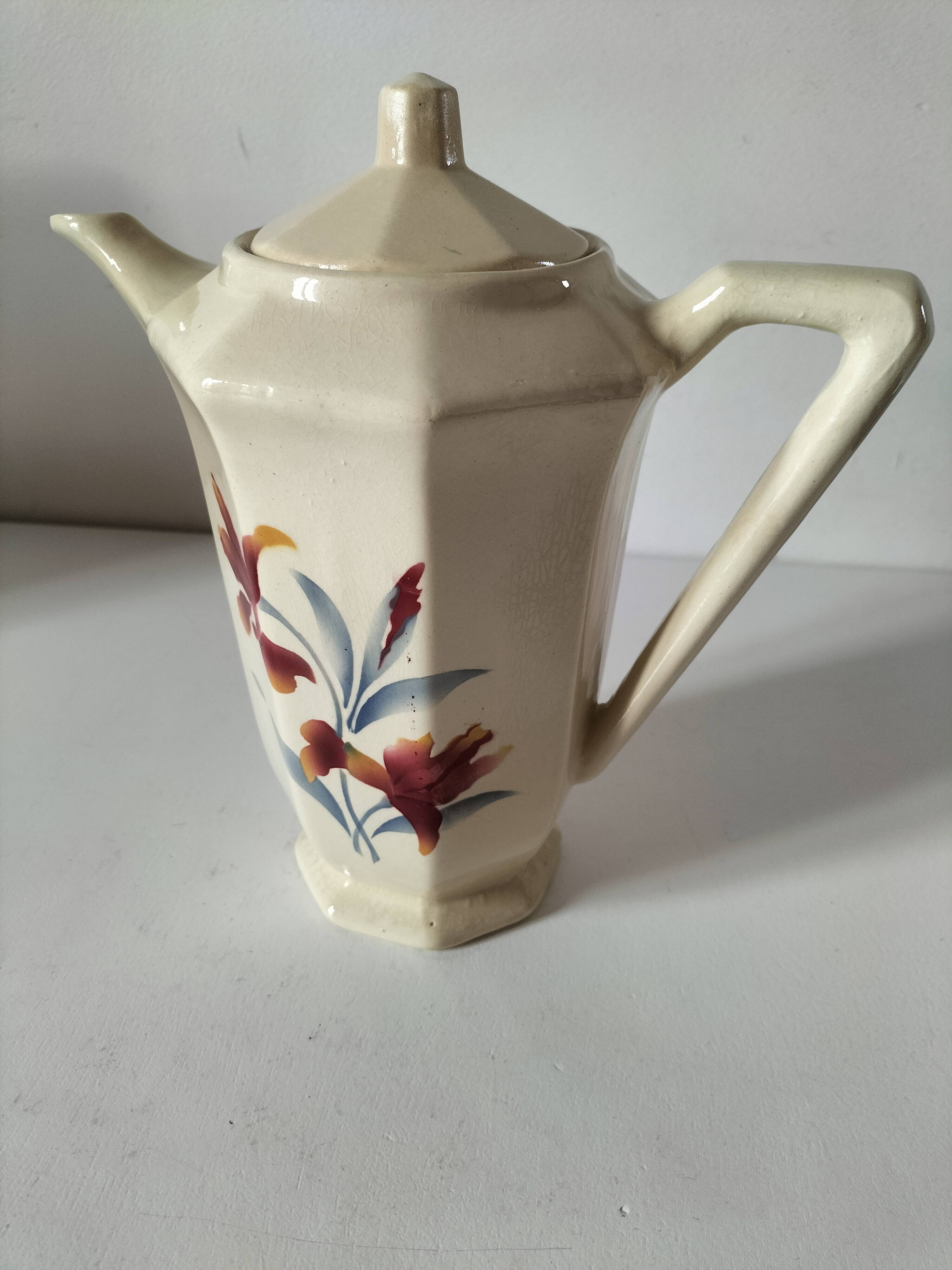 Jug Digoin Sarreguemines model 9225 – stylised floral decoration
