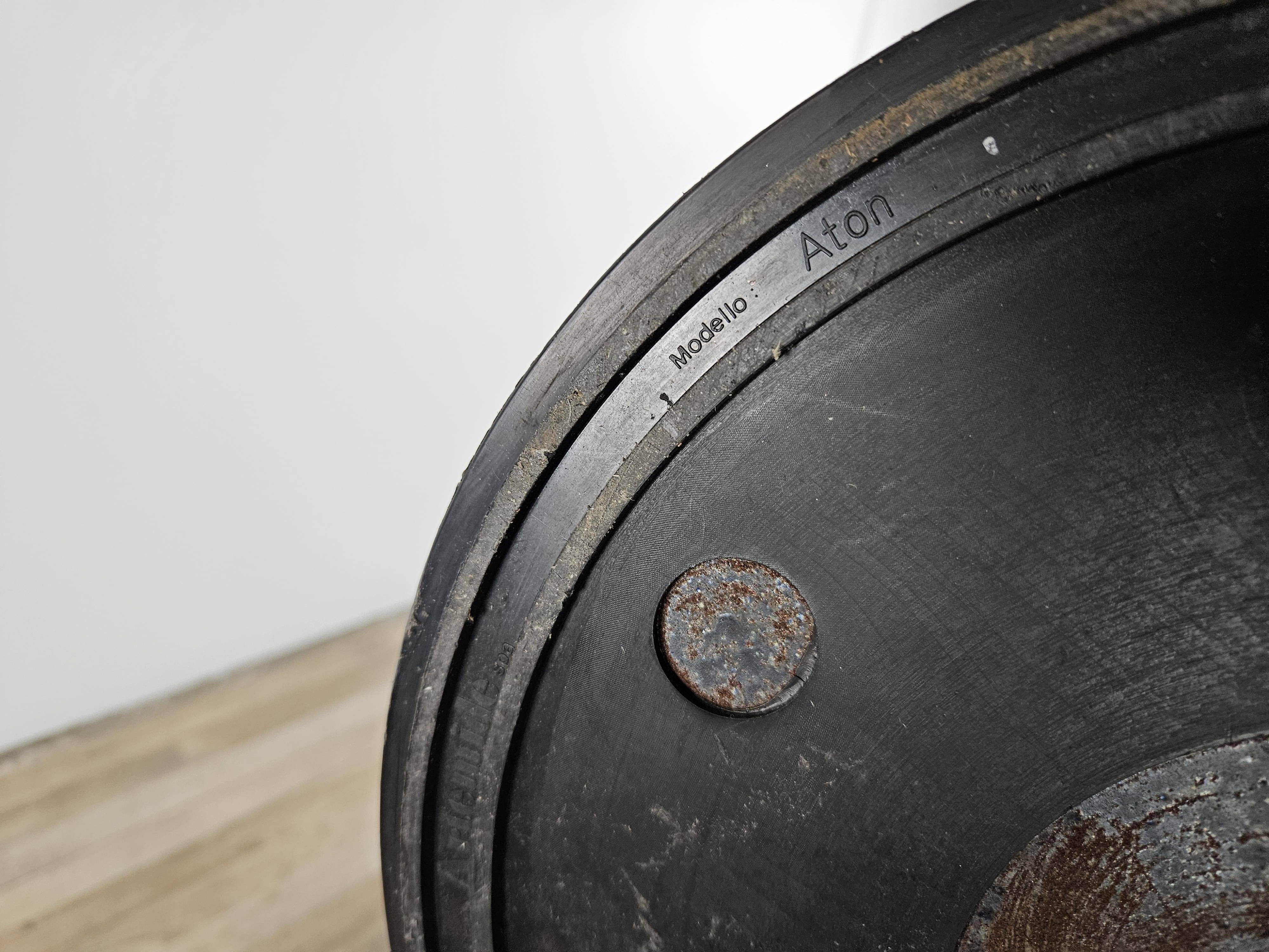 Lampadaire Aton conçu par Ernesto Gismondi en 1980 pour Artemide