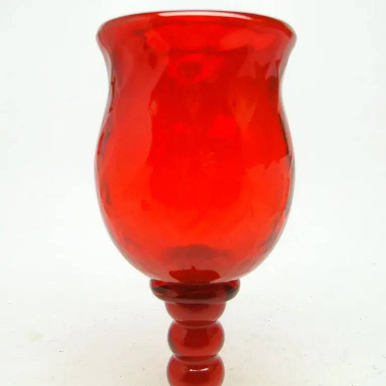 Gobelet décoratif baroque, en verre rouge, KIS, Institut du verre de Cracovie, années 1970