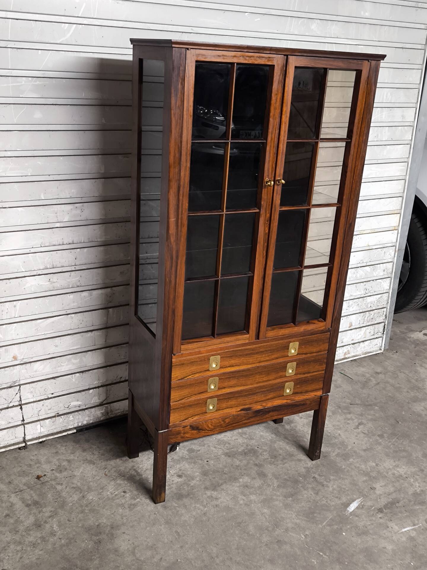 Vintage 1960s Scandinavian display cabinet in rosewood.