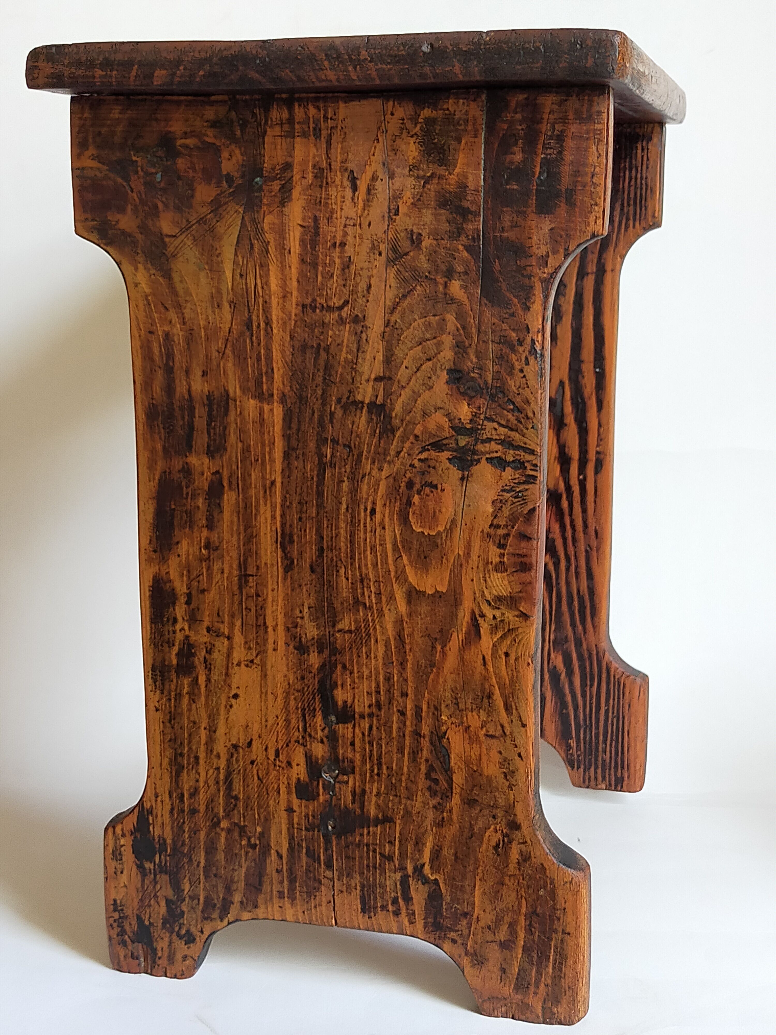 Stool of auxiliary Art-popular in old solid wood